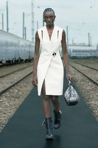 Look 32